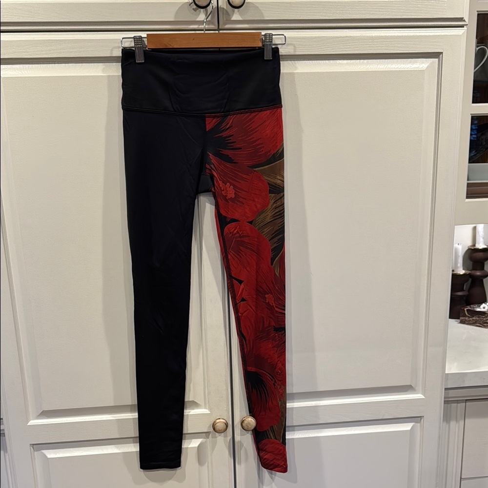 Noli Black and Red Floral Leggings